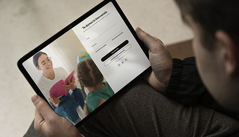 Uso de una tablet con contenido educativo